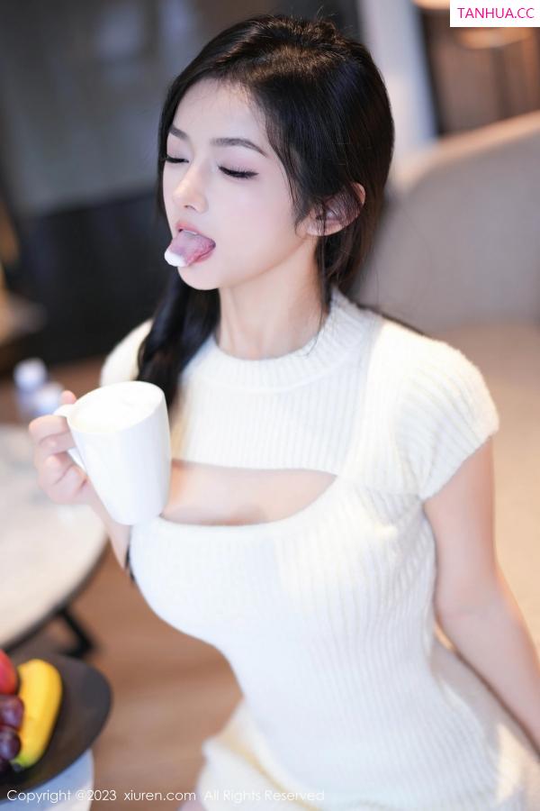 逗逗DouDou  [XiuRen]高清写真图 2023.10.20 No.7542 小逗逗 制服美腿第10张图片